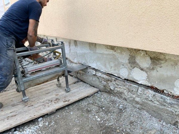 WhatsApp Bild 2023 05 16 um 12.03.31 Zuerst die Mauer trockenlegen, dann dämmen