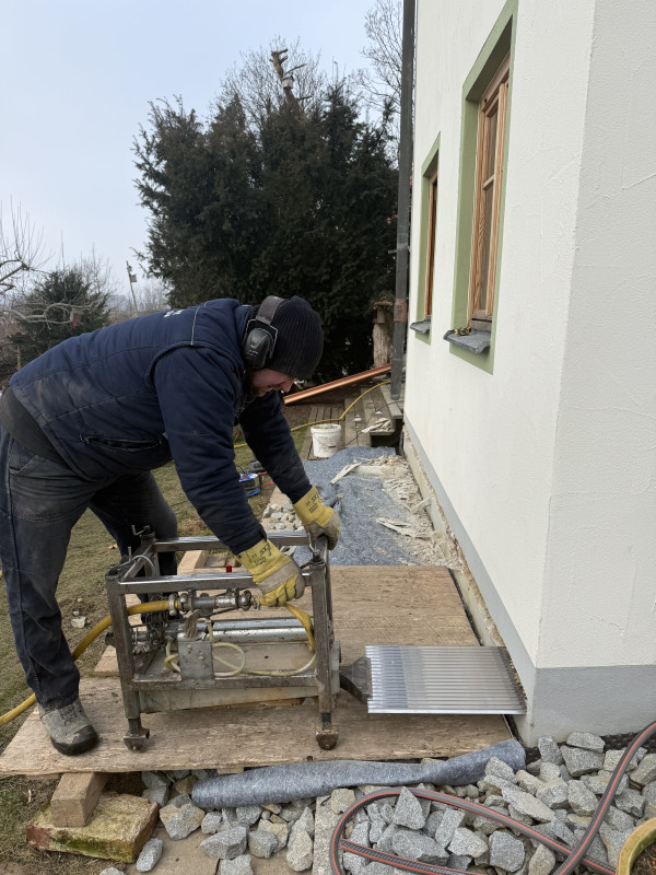 Horizontalsperre gegen aufsteigende Feuchtigkeit 