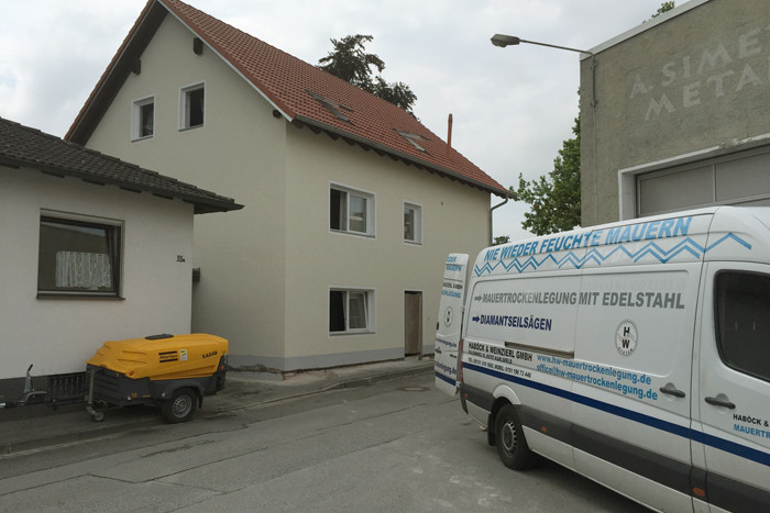 Horizontalsperre in Plattling mit Edelstahlsperre