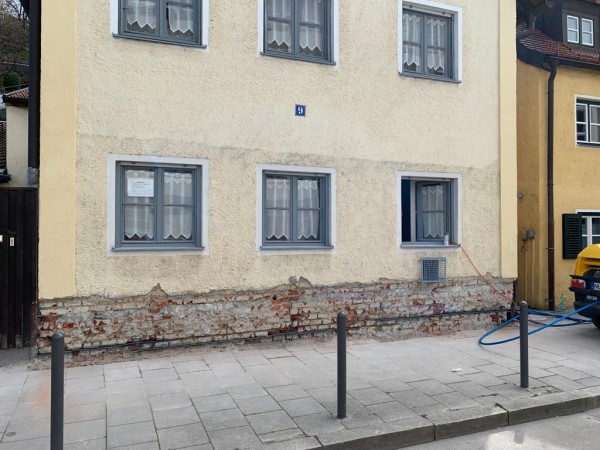Altbausanierung beginnt mit Mauertrockenlegung