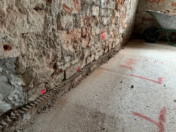Dauerhafter Schutz gegen aufsteigende Feuchtigkeit, Projekt bei Memmingen Dauerhafter Schutz gegen aufsteigende Feuchtigkeit, Projekt bei Memmingen
