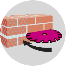 2. Die Mauer wird abschnittsweise durchgesägt. Durchgehende Lagerfugen sind nicht notwendig.