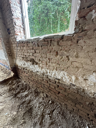 Feuchte Mauer ohne Horizontalsperre